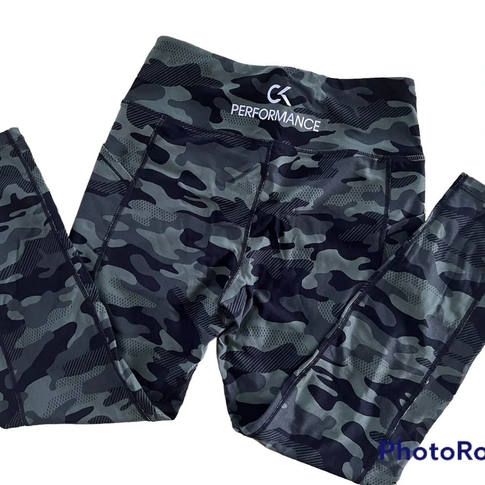 Calvin Klein Camo Capris - Picture 2 of 5